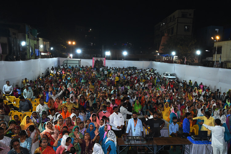 On January 13 and 14, 2024, thousands gathered for Grace Ministry's two-day prayer meeting at Sion on the Mumbai grounds. The two-day prayer assembly drew attendees from around Mumbai in Koliwada, Dharavi.